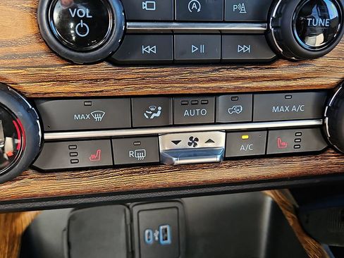 Used 2023 Ford Bronco Wildtrak AWD/4WD image 25