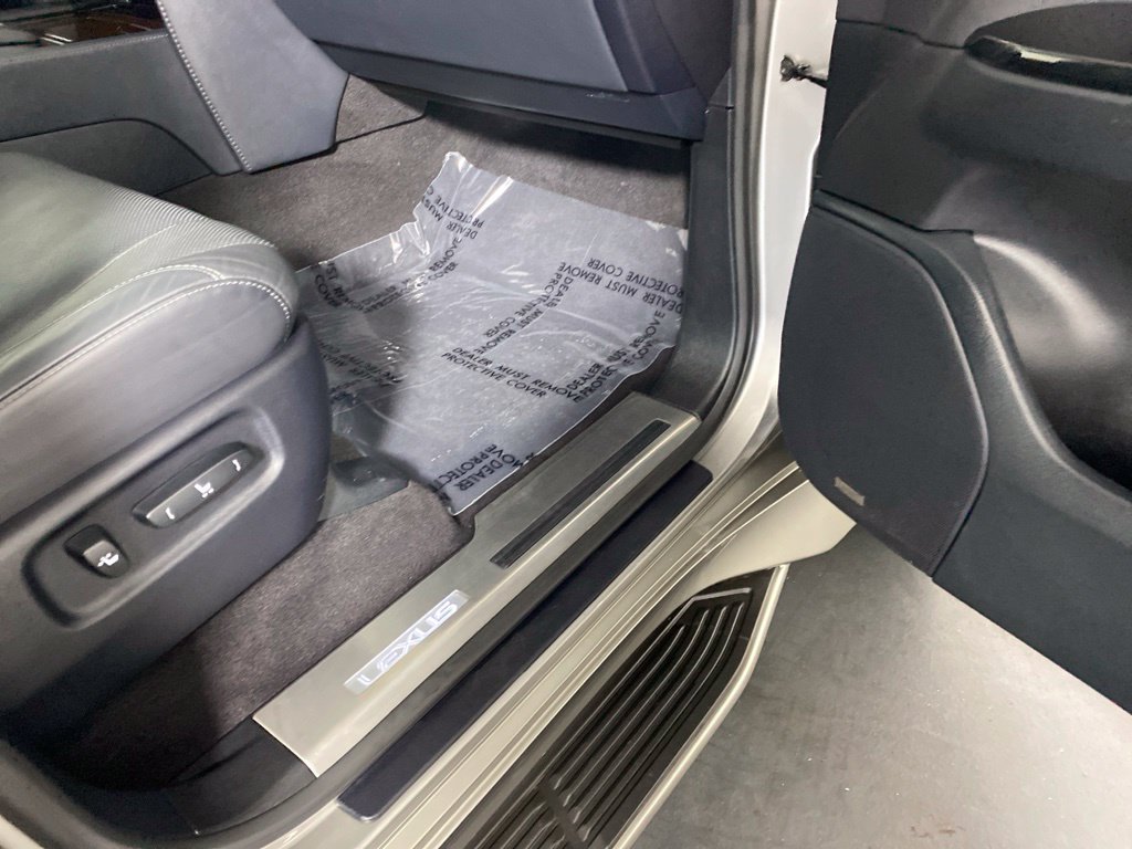 Used 2021 Lexus LX 570 4WD w/ Luxury Package image 33
