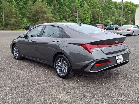 Used 2025 Hyundai Elantra Hybrid FWD image 6