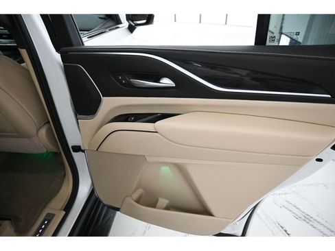 Used 2022 Cadillac Escalade Premium Luxury w/ LPO, Illumination Package image 18