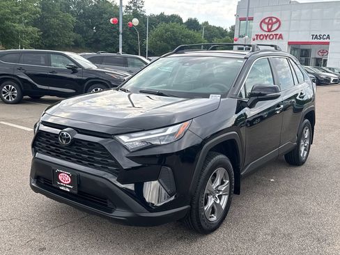 Used 2022 Toyota RAV4 XLE w/ Convenience Package AWD/4WD image 3
