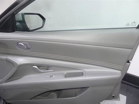 Used 2022 Hyundai Elantra SEL w/ Convenience + Premium Package FWD image 19