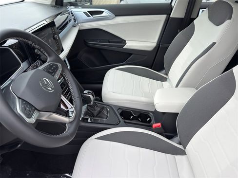 New 2026 Volkswagen Taos SE image 13