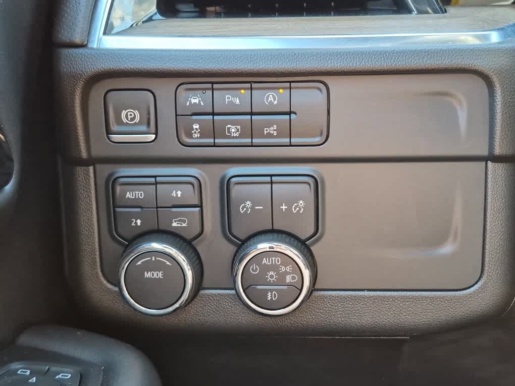 Used 2025 Chevrolet Suburban High Country AWD/4WD image 21