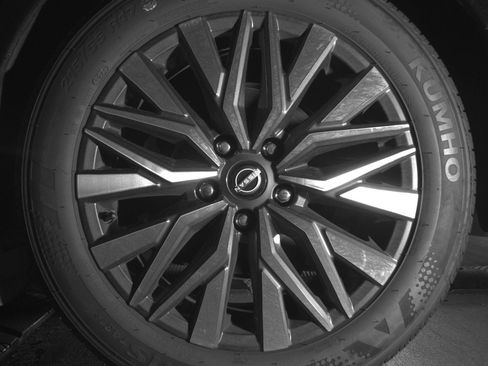 Used 2025 Nissan Altima 2.5 SV FWD image 14