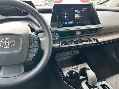 Used 2025 Toyota Prius XLE image 17
