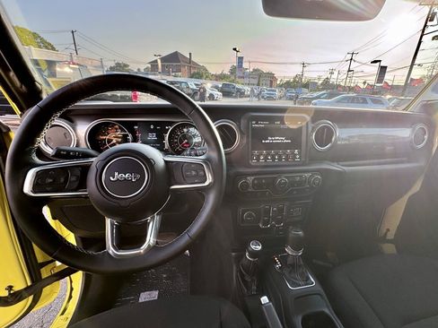 Certified 2022 Jeep Wrangler Unlimited Sahara w/ LED Lighting Group image 13