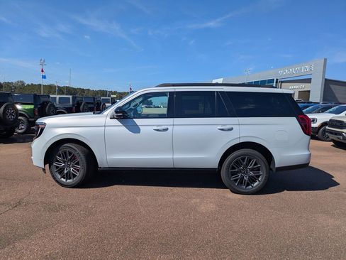 New 2025 Ford Expedition Platinum image 5