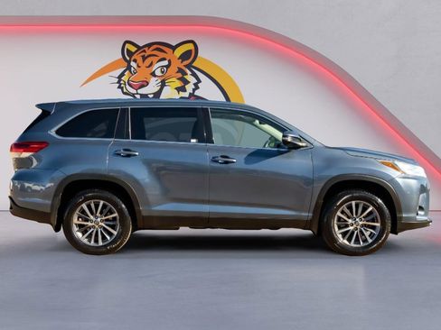 Used 2019 Toyota Highlander XLE image 4