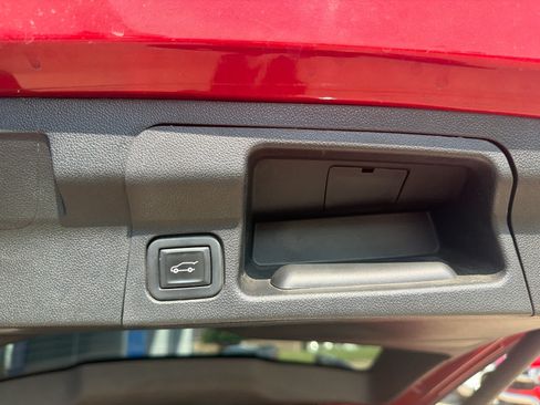 Used 2021 GMC Acadia Denali w/ Denali Technology Package FWD image 31