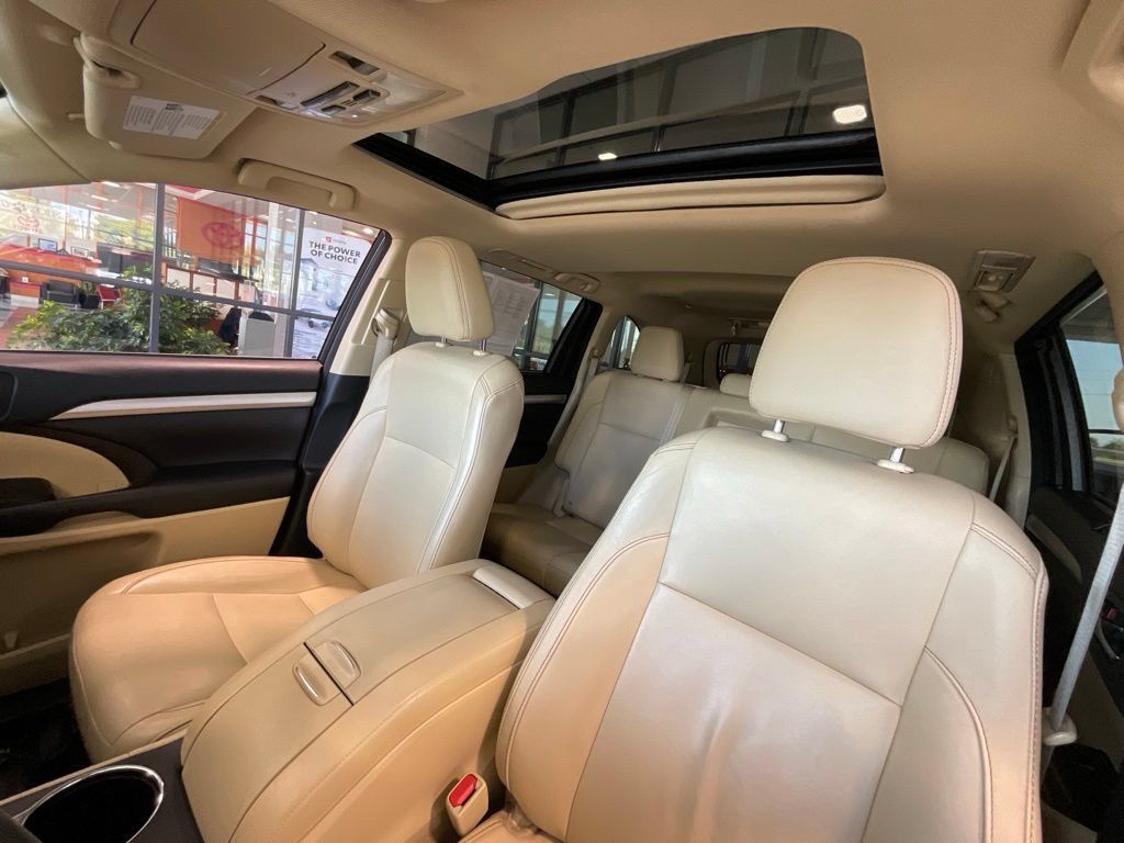 Used 2016 Toyota Highlander XLE AWD/4WD image 10
