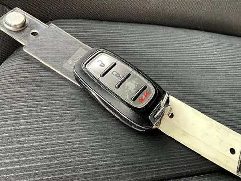 Used 2020 Chrysler Voyager LX FWD image 35