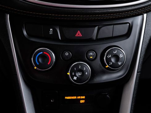 Used 2021 Chevrolet Trax LT image 26