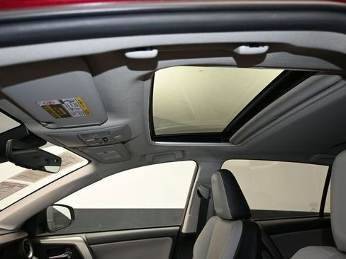 Used 2018 Toyota RAV4 Limited image 21