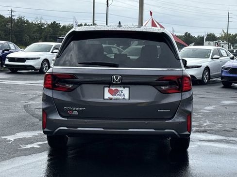 New 2026 Honda Odyssey Touring image 8