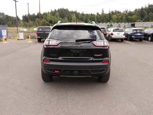 Used 2019 Jeep Cherokee Trailhawk AWD/4WD image 6