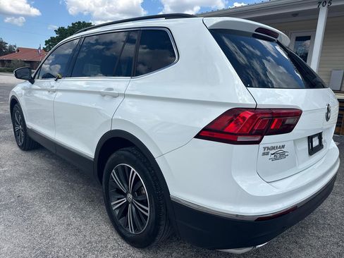 Used 2018 Volkswagen Tiguan SE w/ 18" Alloy Wheels Package image 3