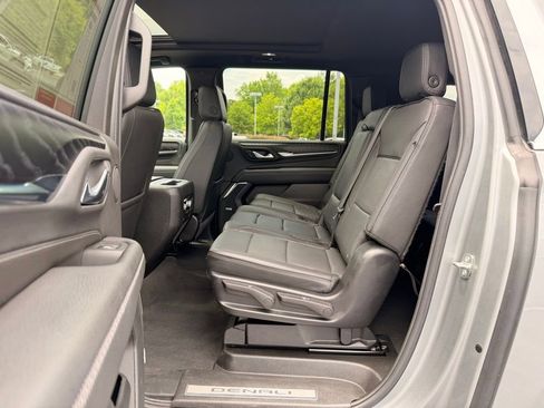 Used 2024 GMC Yukon XL Denali RWD image 16