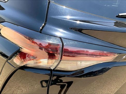 Used 2024 Toyota Sienna XLE FWD image 32