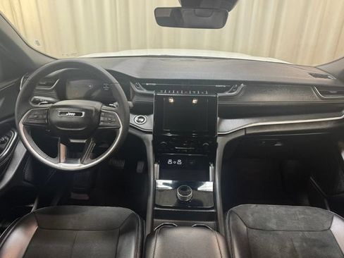 Used 2025 Jeep Grand Cherokee Altitude AWD/4WD image 27