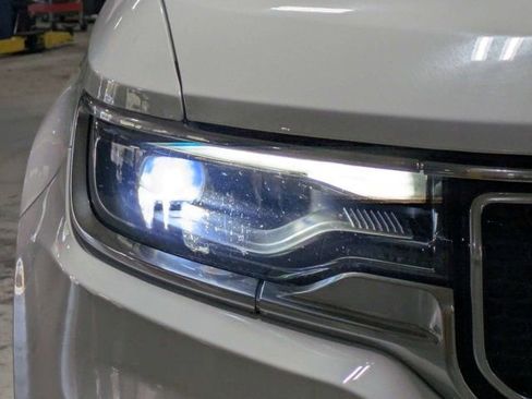 Used 2024 Jeep Wagoneer Series II AWD/4WD image 9