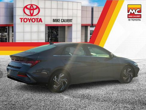 Used 2025 Hyundai Elantra SEL FWD image 5