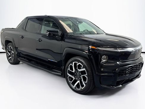 Used 2025 Chevrolet Silverado EV RST image 3