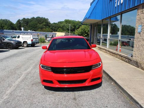 Used 2018 Dodge Charger SXT image 2
