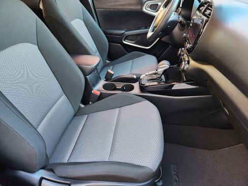 Used 2023 Kia Soul S image 16