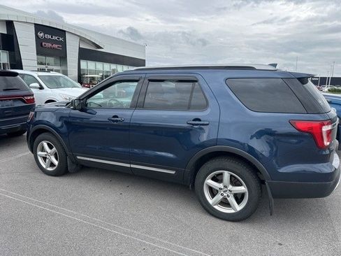 Used 2016 Ford Explorer XLT w/ Equipment Group 202A image 3