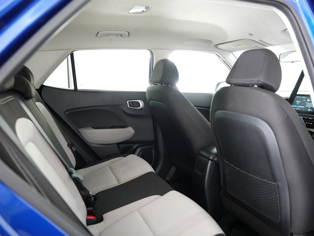 Used 2020 Hyundai Venue SEL FWD image 35
