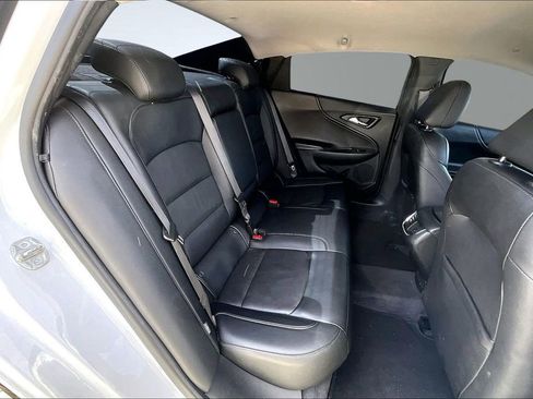 Used 2019 Chevrolet Malibu LT w/ Leather Package image 18