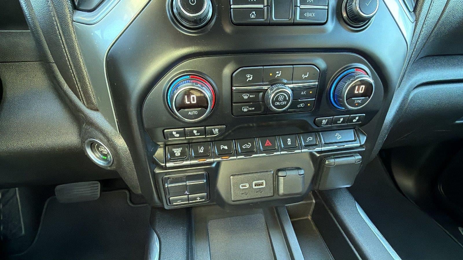 Used 2020 Chevrolet Silverado 3500 LTZ AWD/4WD image 32
