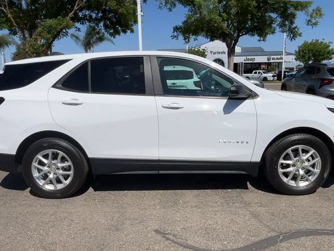 Used 2022 Chevrolet Equinox LS w/ LS Convenience Package FWD image 8