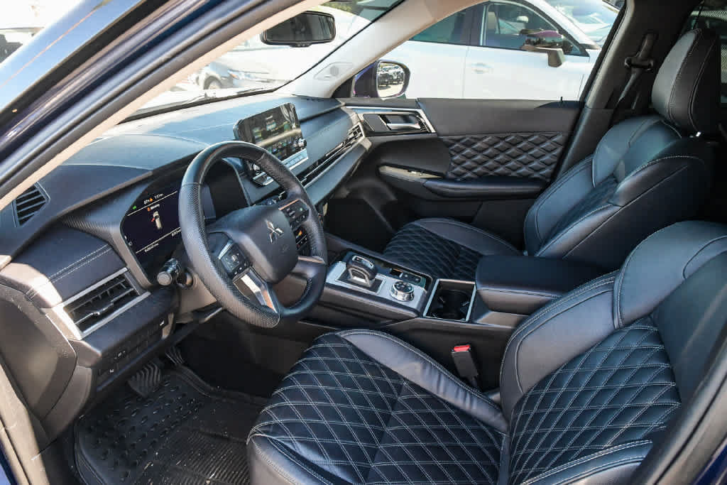 Used 2023 Mitsubishi Outlander SEL AWD/4WD image 16
