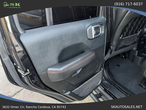 Used 2018 Jeep Wrangler Unlimited Rubicon AWD/4WD image 38