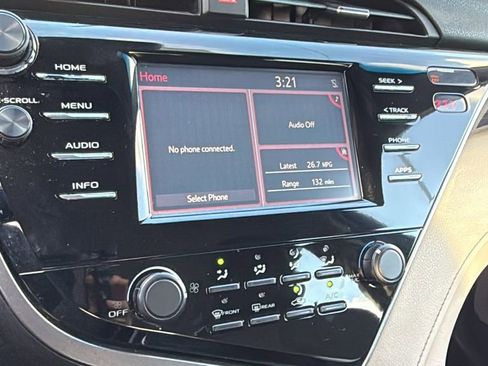 Used 2018 Toyota Camry L image 32