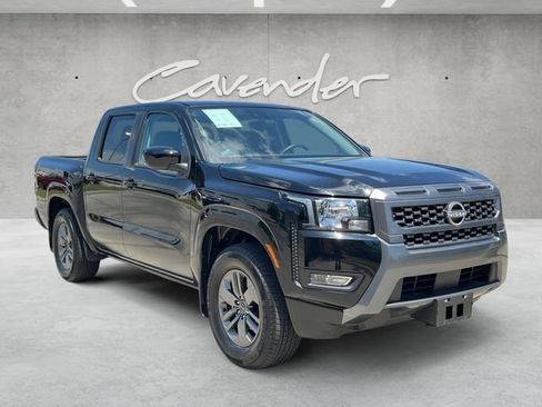 Used 2025 Nissan Frontier SV w/ SV Convenience Package RWD image 2