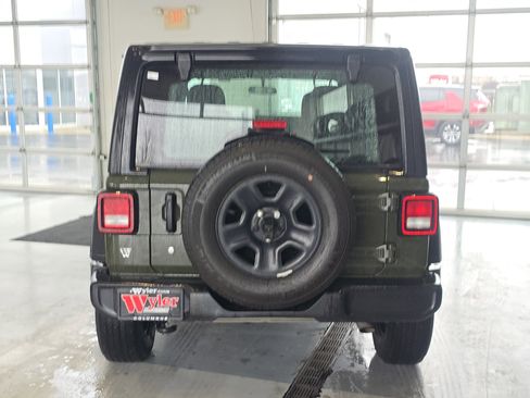 Used 2022 Jeep Wrangler Unlimited Sport image 14