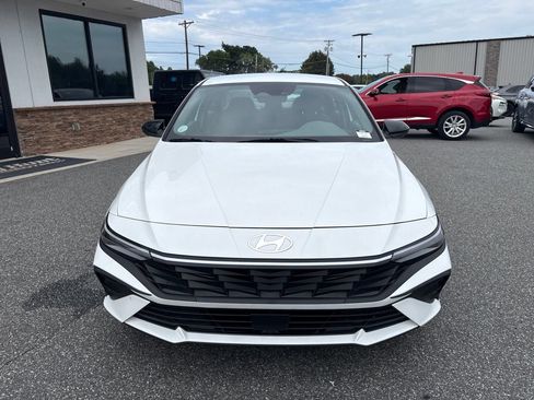Used 2026 Hyundai Elantra Sport FWD image 12