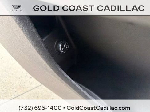 Used 2024 Cadillac XT4 Luxury w/ Cold Weather Package AWD/4WD image 18