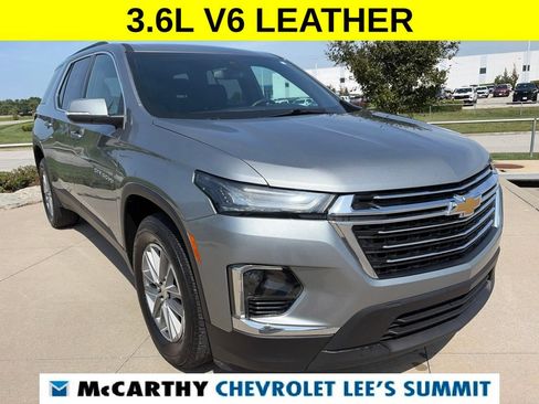Used 2023 Chevrolet Traverse LT FWD image 2