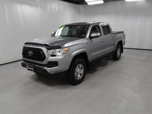 Used 2020 Toyota Tacoma SR image 2