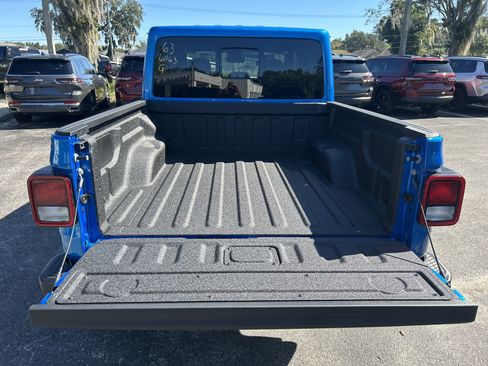 New 2025 Jeep Gladiator Sport image 7