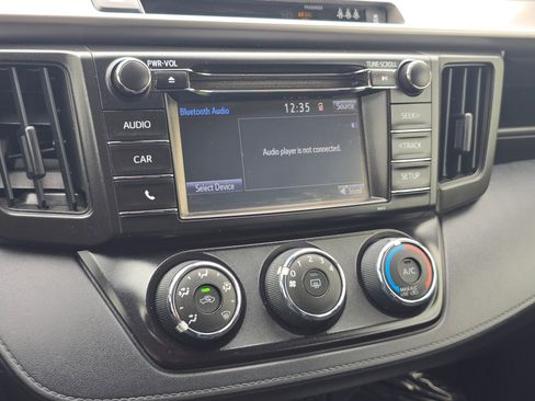 Used 2018 Toyota RAV4 LE w/ Carpet Mat Package AWD/4WD image 27