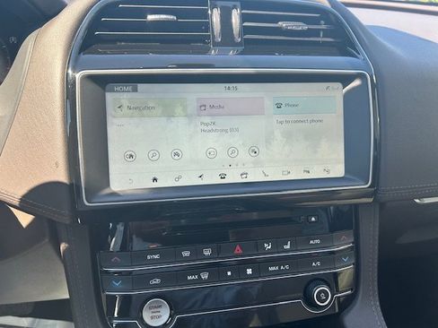 Used 2020 Jaguar F-PACE Prestige image 27