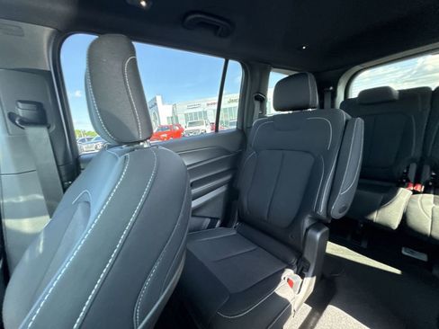 New 2025 Jeep Grand Cherokee L Laredo image 12