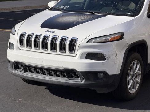 Used 2018 Jeep Cherokee Latitude Plus image 10