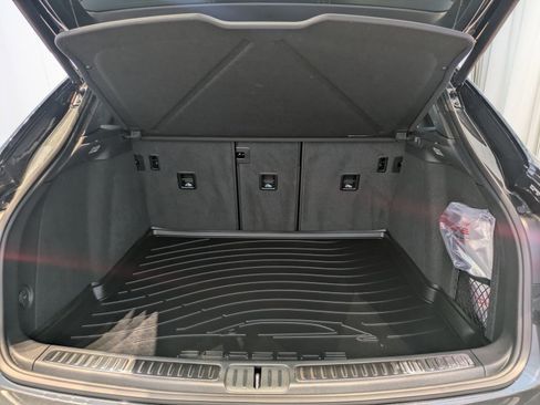 Certified 2025 Porsche Macan image 26