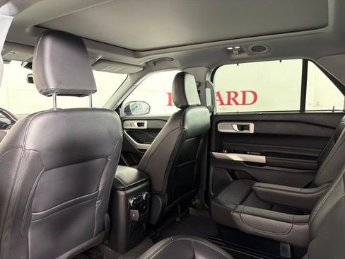 Used 2022 Ford Explorer Limited w/ Equipment Group 301A AWD/4WD image 14